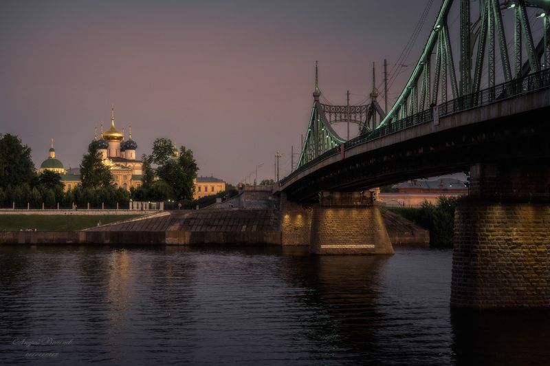 городской пейзаж, архитектура, соборы, мосты, города на реке волге, Тверь Спасо-Преображенский собор и Старый Волжский мост. Тверь. фото превью