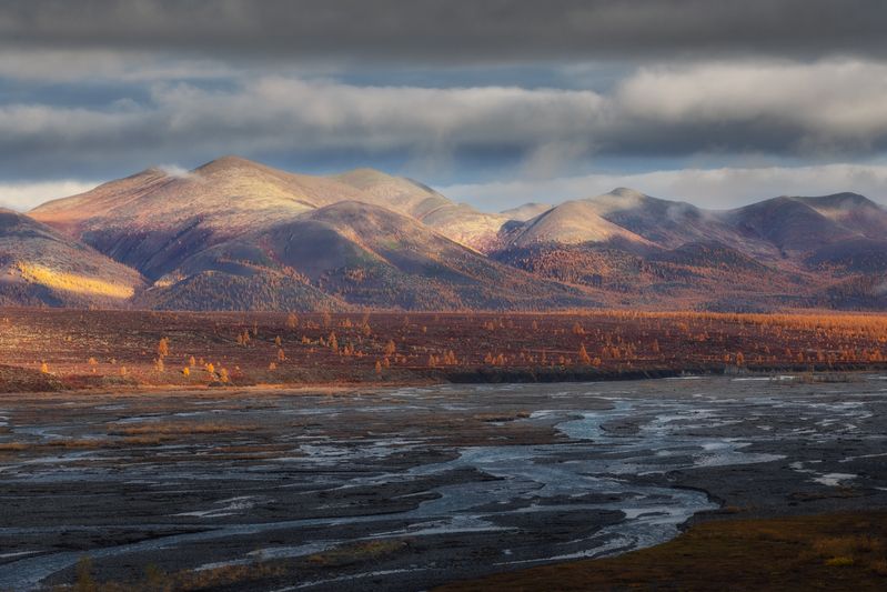 республика_саха_якутия саха якутия оймяконский_улус оймяконье хребет_сунтар-хаята река_бургали осень В горах Сунтар-Хаята фото превью