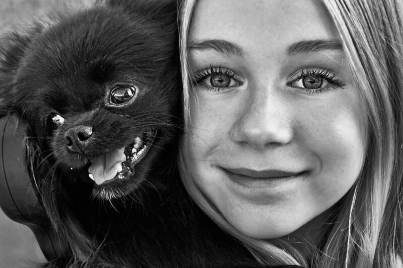 девушка, пёсик, портрет, глаза, взгляд, чб, апатиты Маленький друг, большое счастье. 2025 фото превью