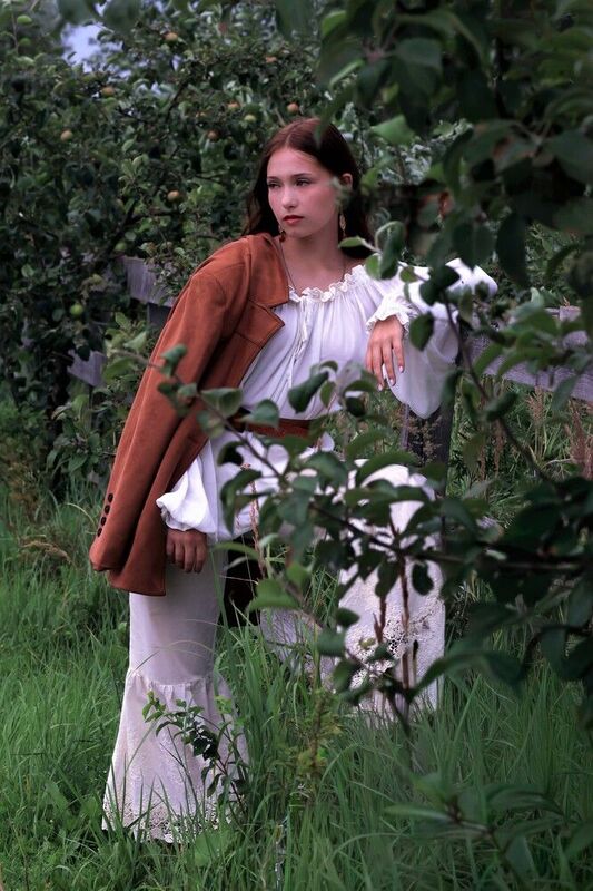 Сёстры, лето, деревня, коровы, луга, ромашки Сёстры фото превью