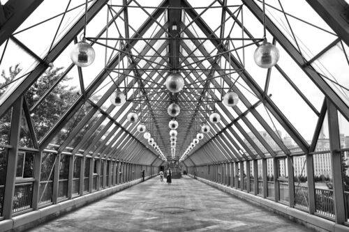 Стеклянный коридор