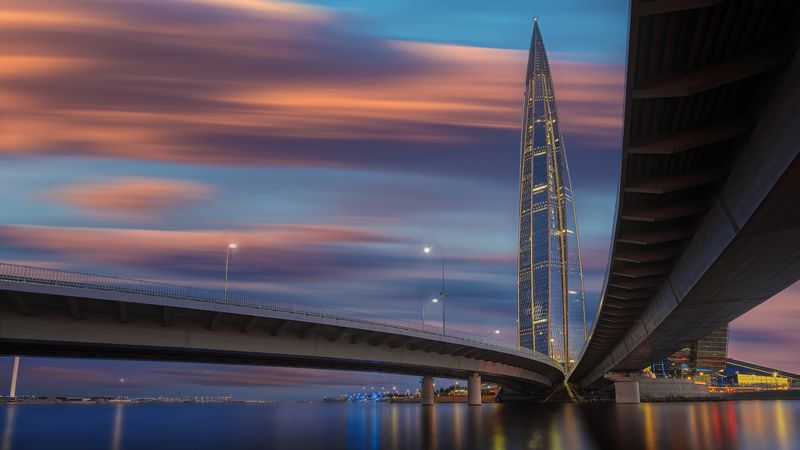 город архитектура высотка вода небо Лахта Центр фото превью