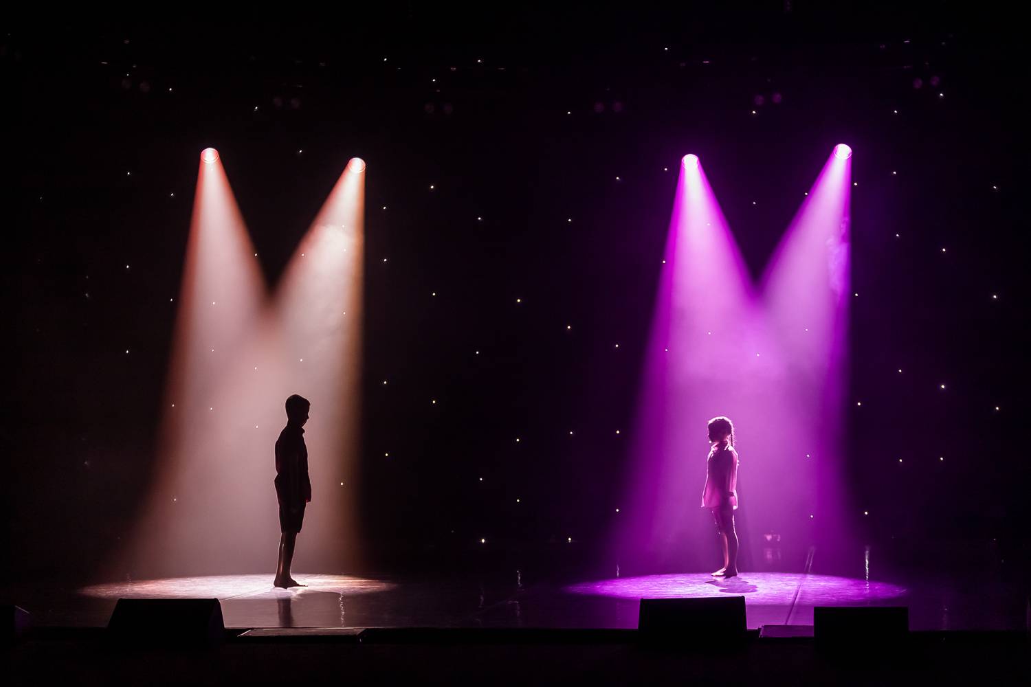 Танец, концерт, цвет, свет, сцена, ярко, дети, прожектор, момент, тишина, туман, дым, загадка, приятно, репортаж, Панагушин Сергей