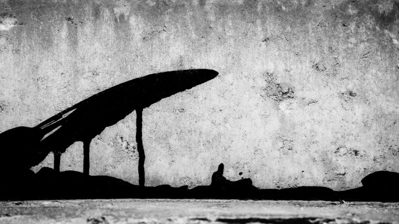 Битум на бордюре фото превью