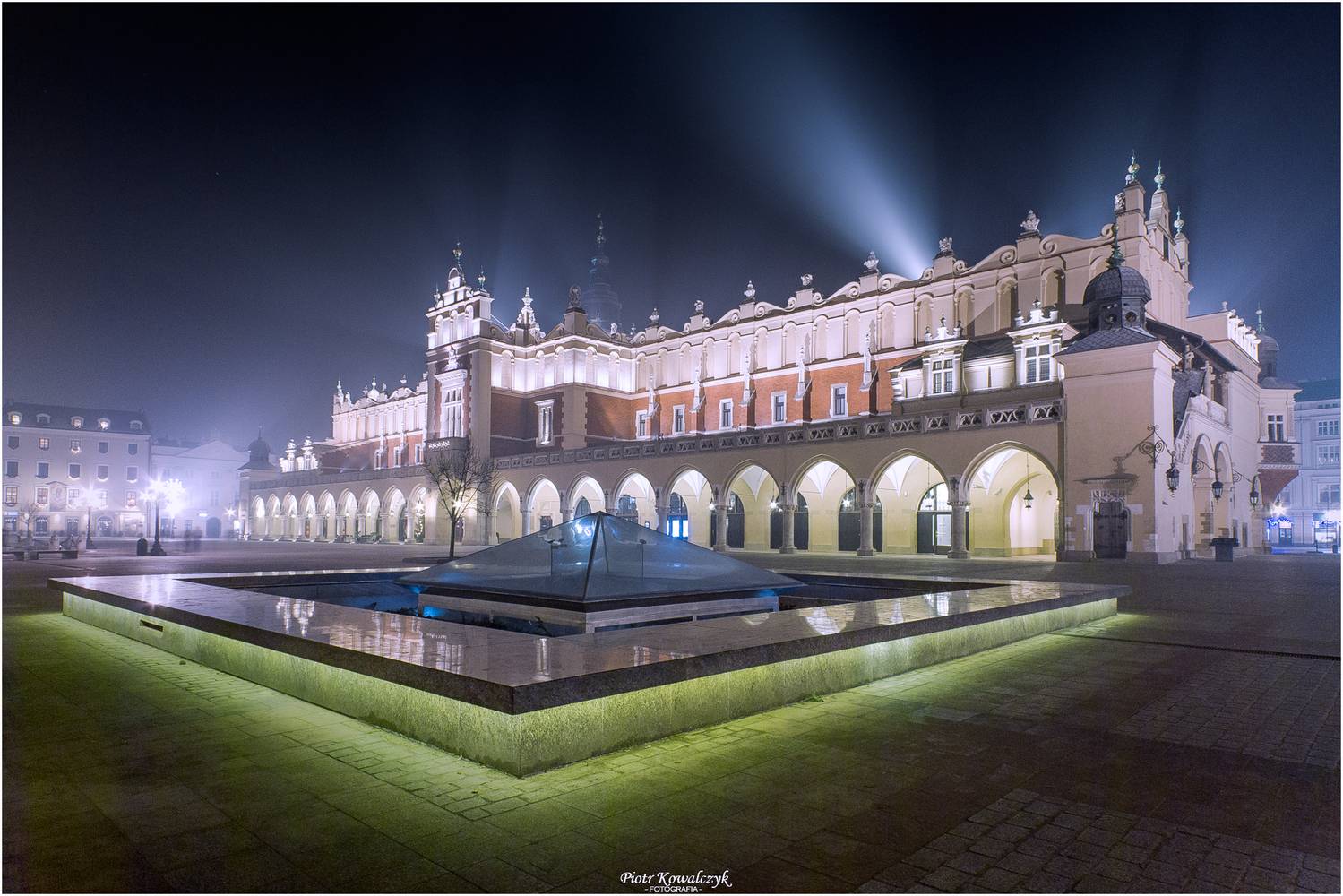 polska, krak&oacute;w, miasto, noc, sukiennice, Kowalczyk Piotr