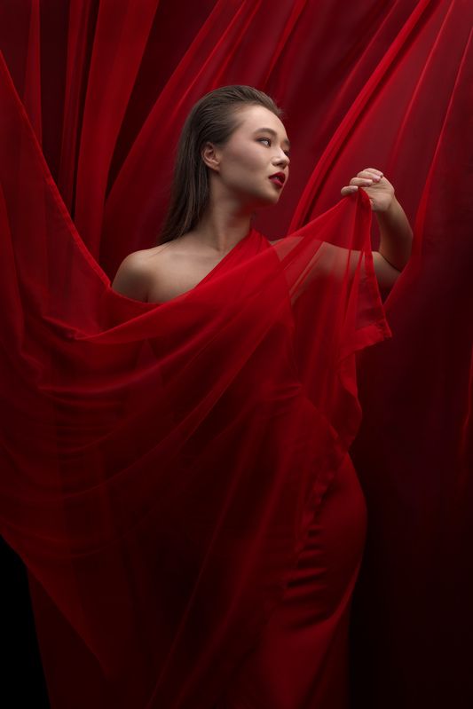 Kat in red фото превью