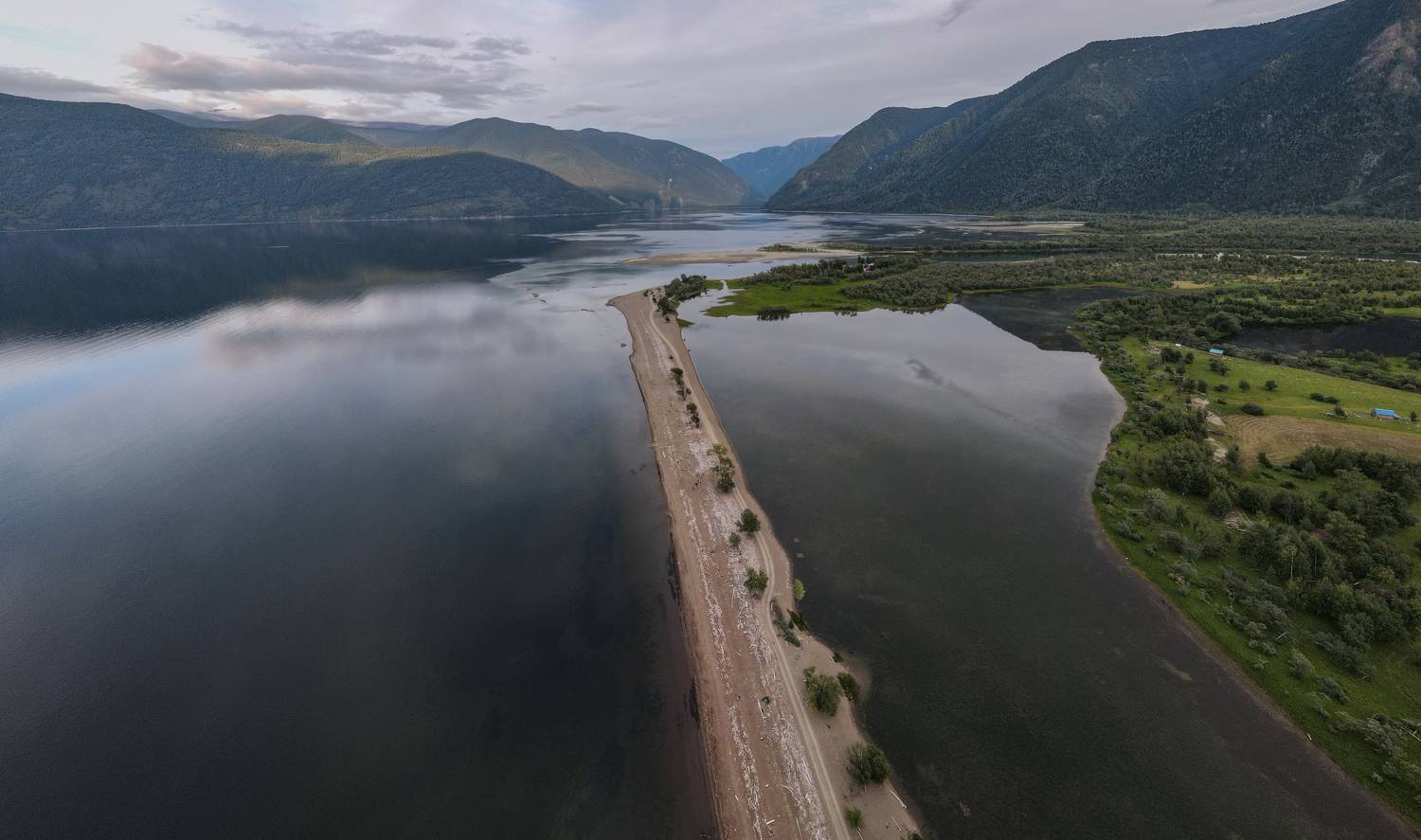 Россия, Горный Алтай, Улаганский район, Телецкое озеро, коса Кырсай, Гаврилов Юрий