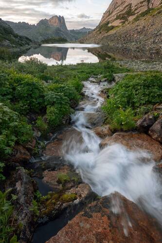 Течет ручей