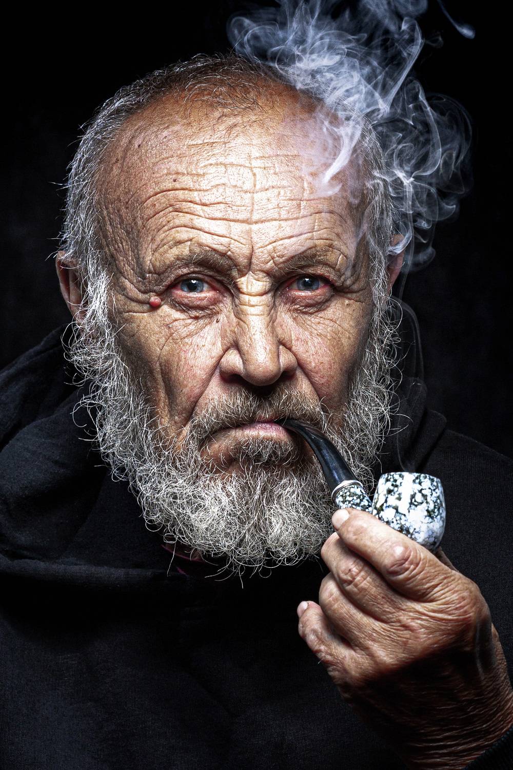 мужчина, портрет, взгляд, борода, трубка, дым, Дёгтев Евгений