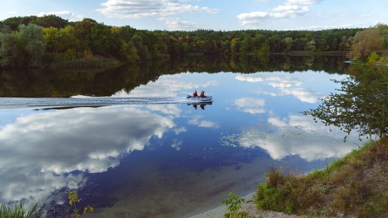 На реке фото превью