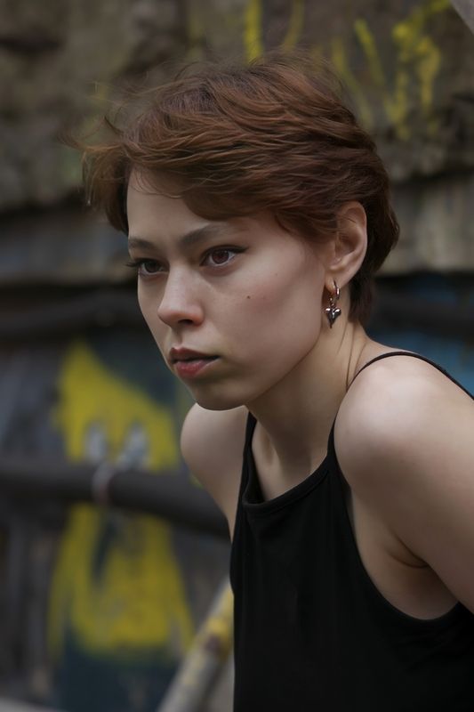 Девушка, графити, город, день, черный цвет Графити фото превью