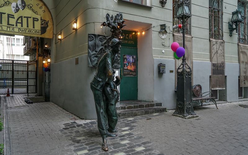 Булгаковский дворик фото превью