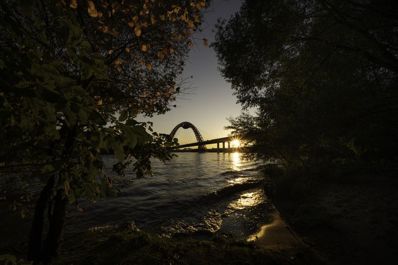 Москва, Серебряный бор, Живописный мост, река Москва, закат Дыхание осени фото превью