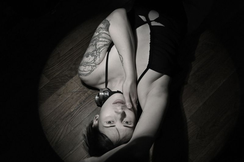 Low key portrait #05 фото превью