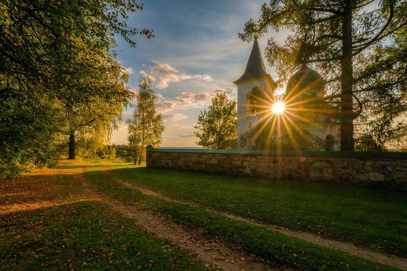вечер, осень, храм, бёхово, церковь, поленово, россия, православие, тульская область, солнце Ранняя осень в Бёхово фото превью