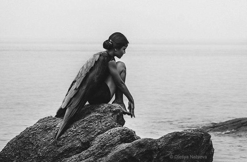 girl, sea, beauty, water, bird, ocean, rock, rocks, beautiful, black and white, woman, alone, art ,black, lonely, sadness, one, wings, angel, dream, loneliness, imagination, think, thinking, sorrow, fantasy, soul, melancholy, single, belief Listen to the soul фото превью