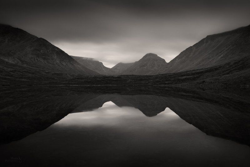 длинная выдержка, зеркало, кольский полуостров, монохром, настроение, ночной пейзаж, облака, озеро, север, хибины, чб Зеркало воспоминаний фото превью