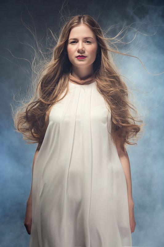 Ветер в волосах, Девушка в белом, Летящие волосы Лиза фото превью