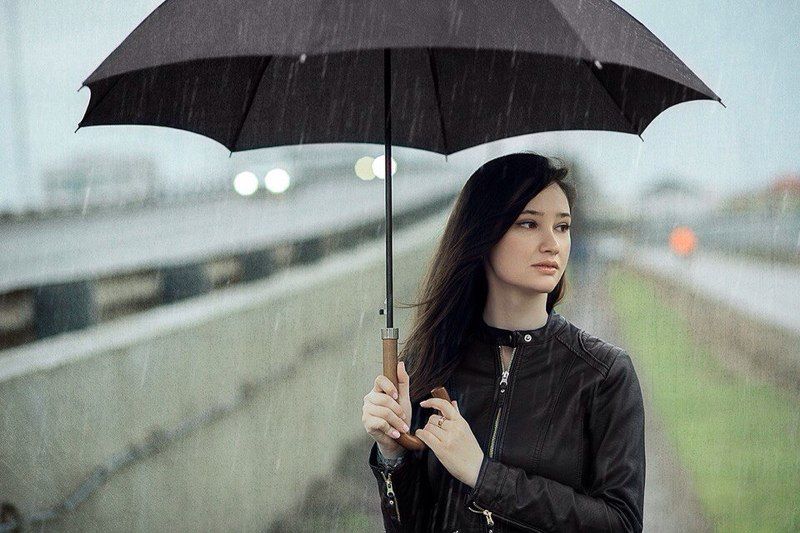 портрет девушка дождь зонт мост Rain фото превью