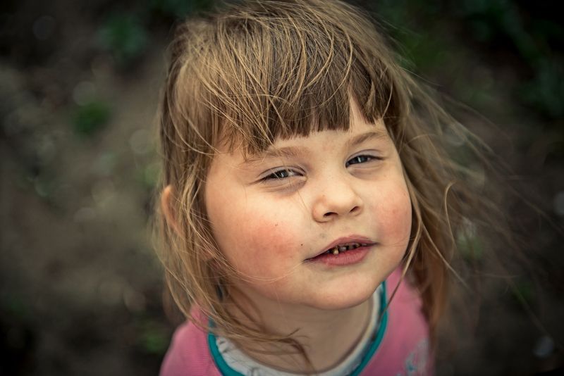 Портрет, девочка, ребёнок, ветер, позирует Наська фото превью