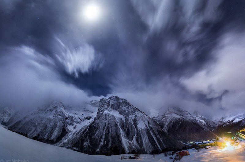 кавказ, домбай, зима, ночь, снег, ущелье, горы, Джугутурлучат, полнолуние Полнолуние над Джугутурлучатом фото превью