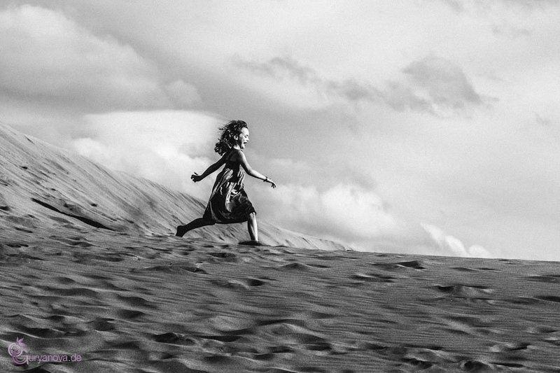 Жанровый портрет, Чб, Черно-белое Бегущая по волнам фото превью