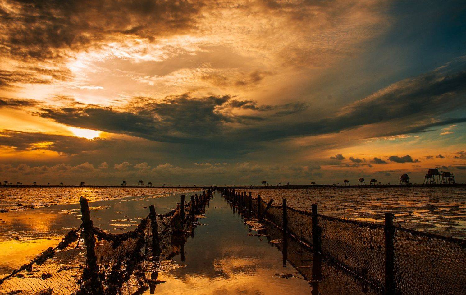 beach, beautiful, clouds, color, dawn, landscape, light, nature, net, ocean, sea, sky, south east asia, summer, sun, sunlight, sunrise, sunset, trungducphoto, vietnam, Nguyen Trung Duc