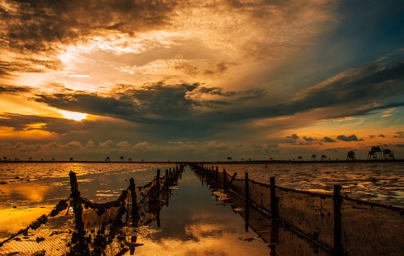 beach, beautiful, clouds, color, dawn, landscape, light, nature, net, ocean, sea, sky, south east asia, summer, sun, sunlight, sunrise, sunset, trungducphoto, vietnam Dong Chau dawn on the sea фото превью