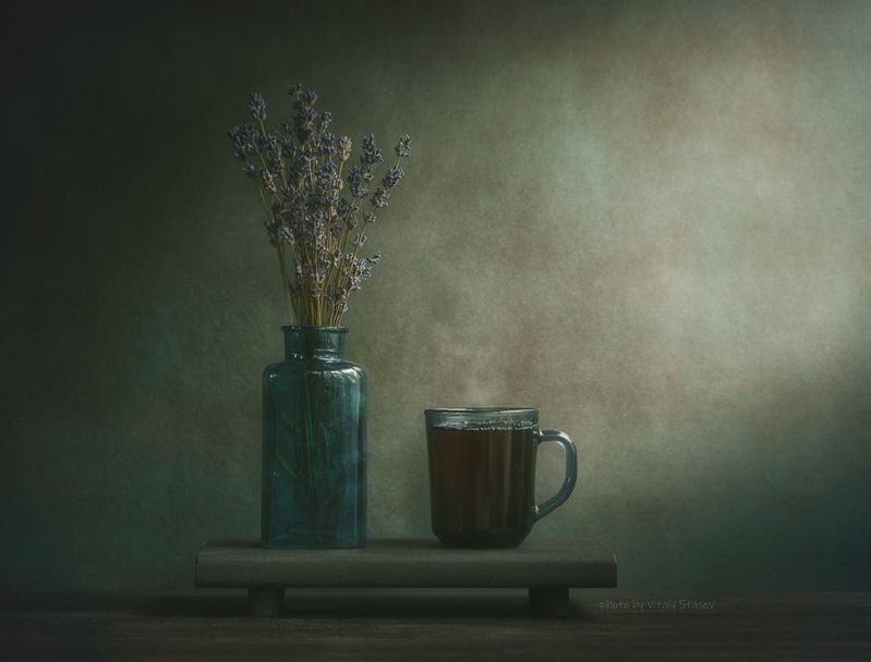 Оттенки цвета.. Цветы и чашка чая.. фото превью