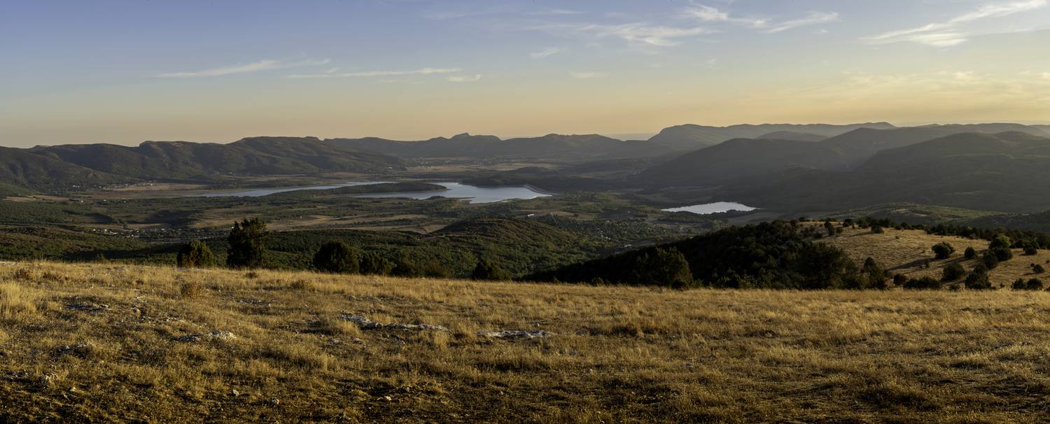 Россия, Крым, Бахчисарайский район, Голубинское сельское поселение, Байдарская долина, Чернореченское водохранилище, гора Бечку, Кабаний, Хамильский перевал, закат, , Гаврилов Юрий