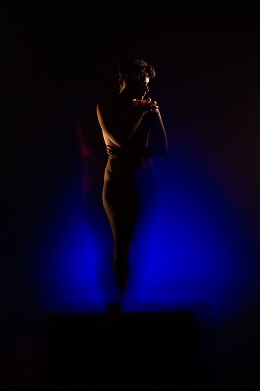 dark fade in blue фото превью