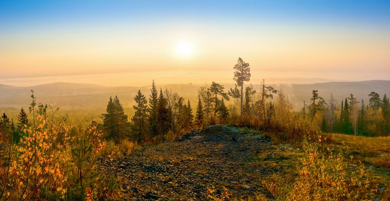 Туманный восход фото превью
