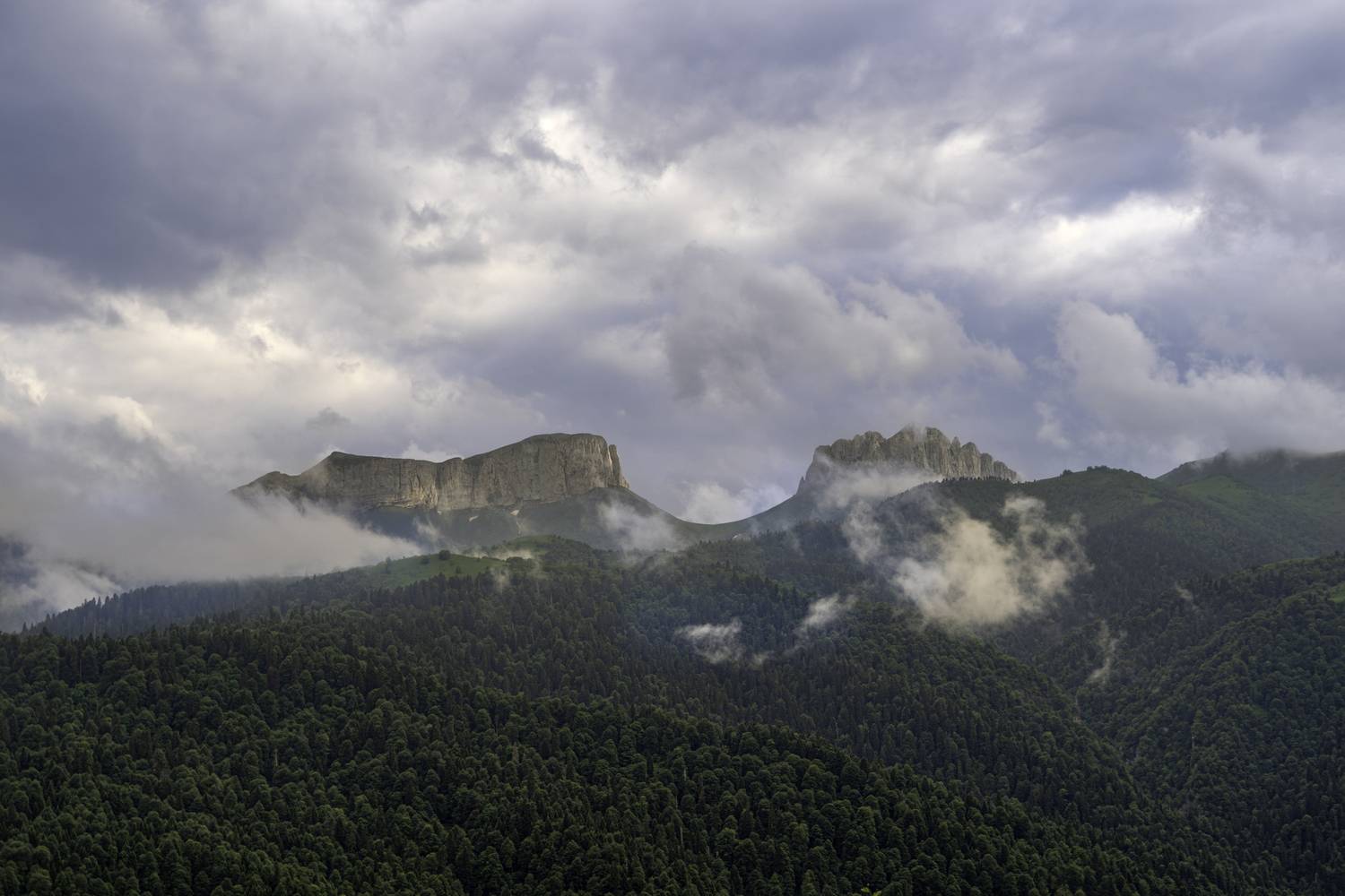Россия, Краснодарский край, Мостовской район, Бароновы поляны, Чёртовы ворота, Восточный и Западный Ачешбоки, Гаврилов Юрий
