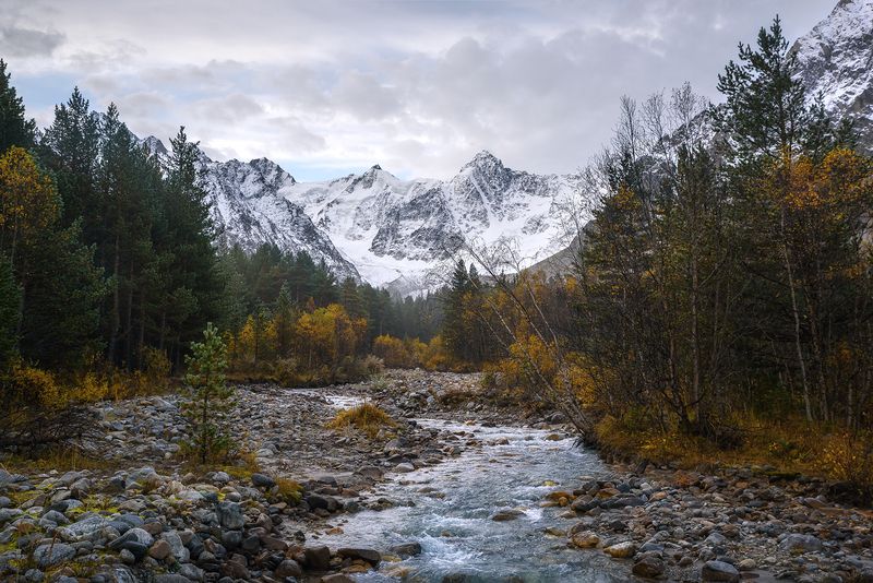 кавказ, горы, кабардино-балкария, кбр, чегем, чегемское ущелье, осень в горах, кавказский хребет Хмурая осень в Чегеме фото превью