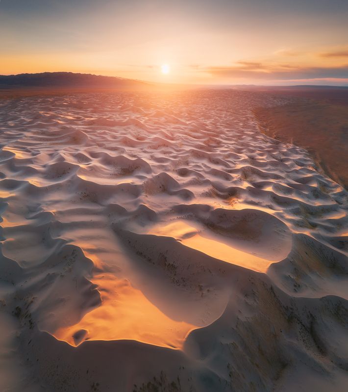 Закат над пустыней Гоби. Монголия фото превью