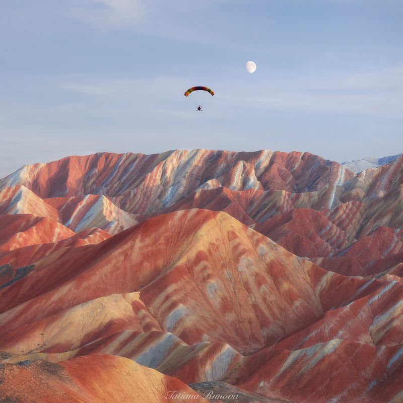 Полетать над цветными горами.....Мечта фото превью