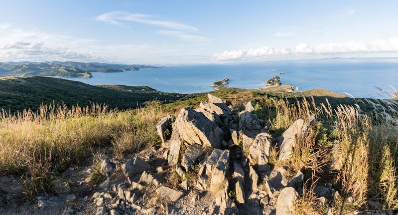 Россия, Приморский край, Японское море, полуостров Гамова, бухта Спасения Приморье в сентябре фото превью