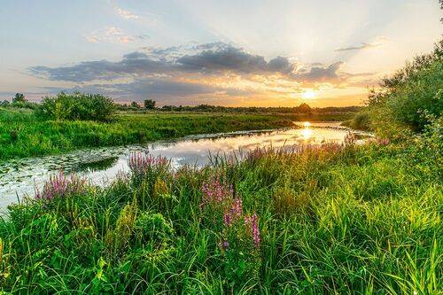 Закат на озере