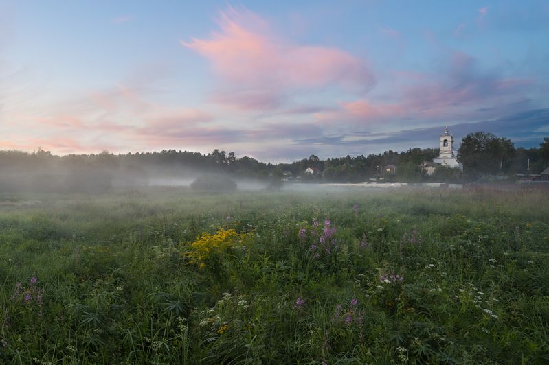 лето,вечер,закат,туман,небо,облака,краски,деревняюхрам вечер в Заболотье фото превью