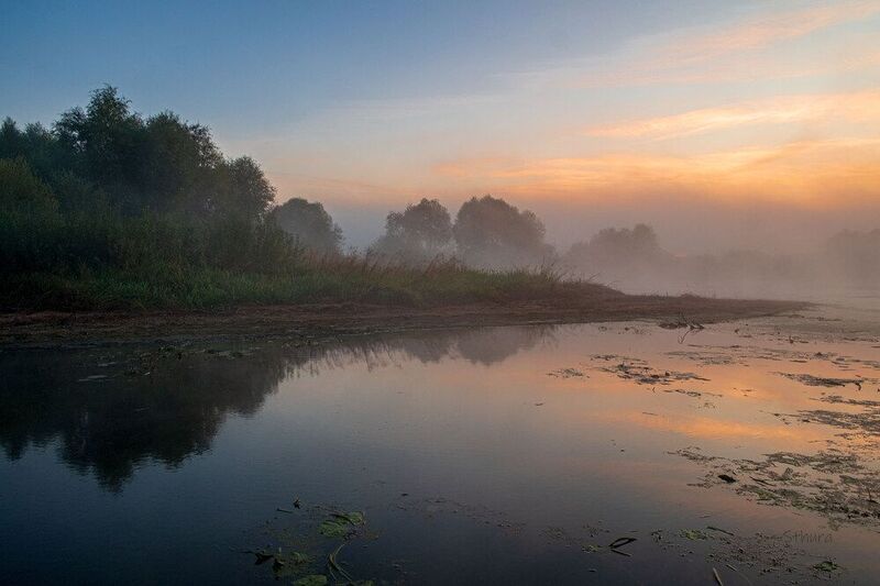 осень утро озеро туман облака отражение природа пейзаж Рассвет на озере Исток. фото превью