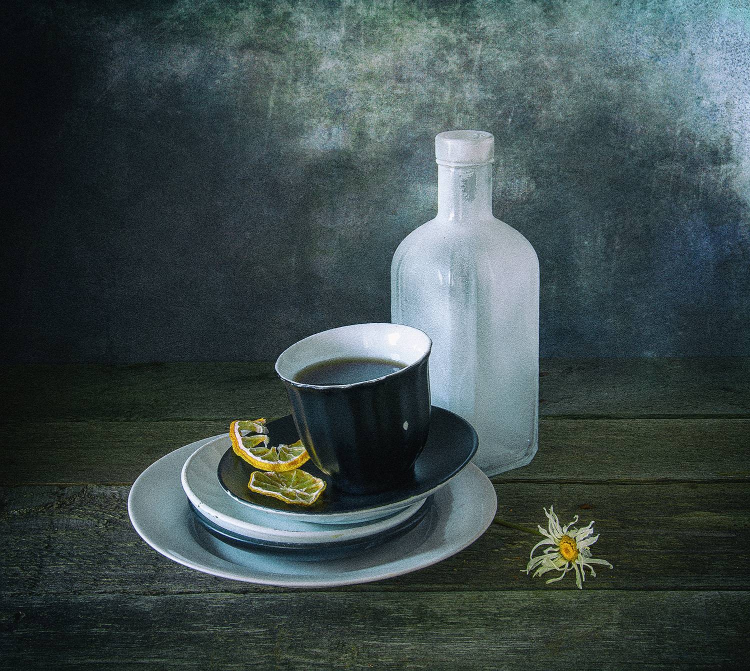 тарелка, чашка, лимон, бутылка, цветок, ромашка, Алексей Бычков