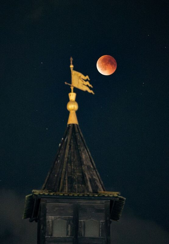 Лунное затмение и Тульский Кремль фото превью