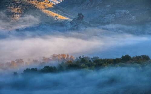 Туманное утро в горах