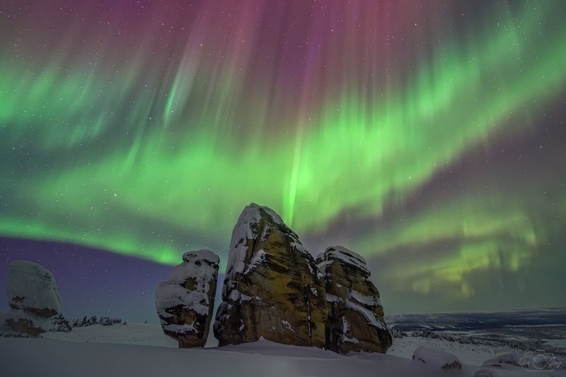 якутия, улахан-сис, аврора, полярное сияние, гранитные города Аврора над гранитными городами фото превью