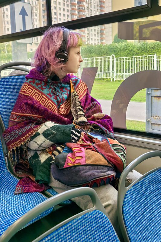 Девушка с пирсингом фото превью