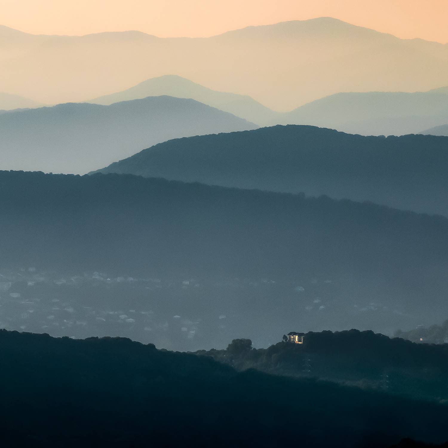Сочи, вечер, горы, туман, закат, лето, небо, домик, хижина, леса, многоплановость, Панагушин Сергей