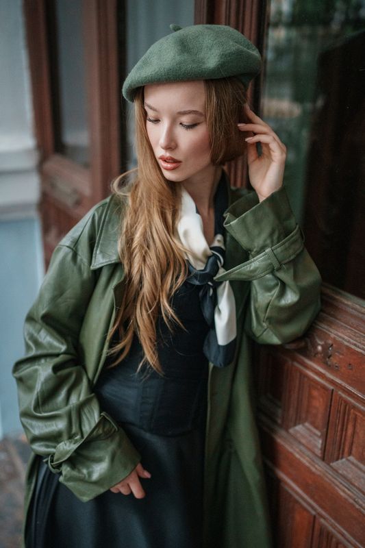 ДЕВУШКА В БЕРЕТЕ фото превью