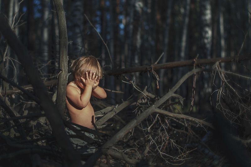 Одной в лесу страшно фото превью