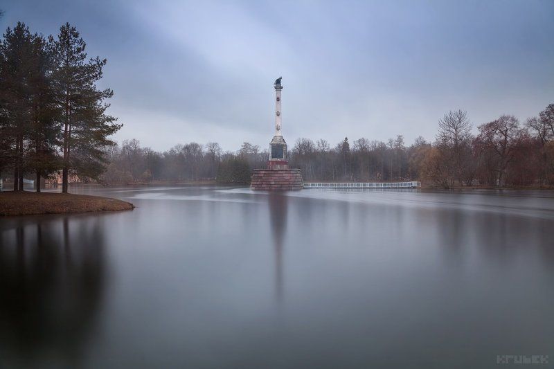 Длинная выдержка, Дождь, Отражение, Парк, Пруд, Туман Спокойствие Чесменской колонны фото превью
