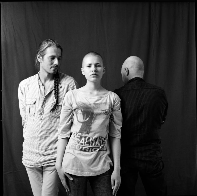 трое фото превью